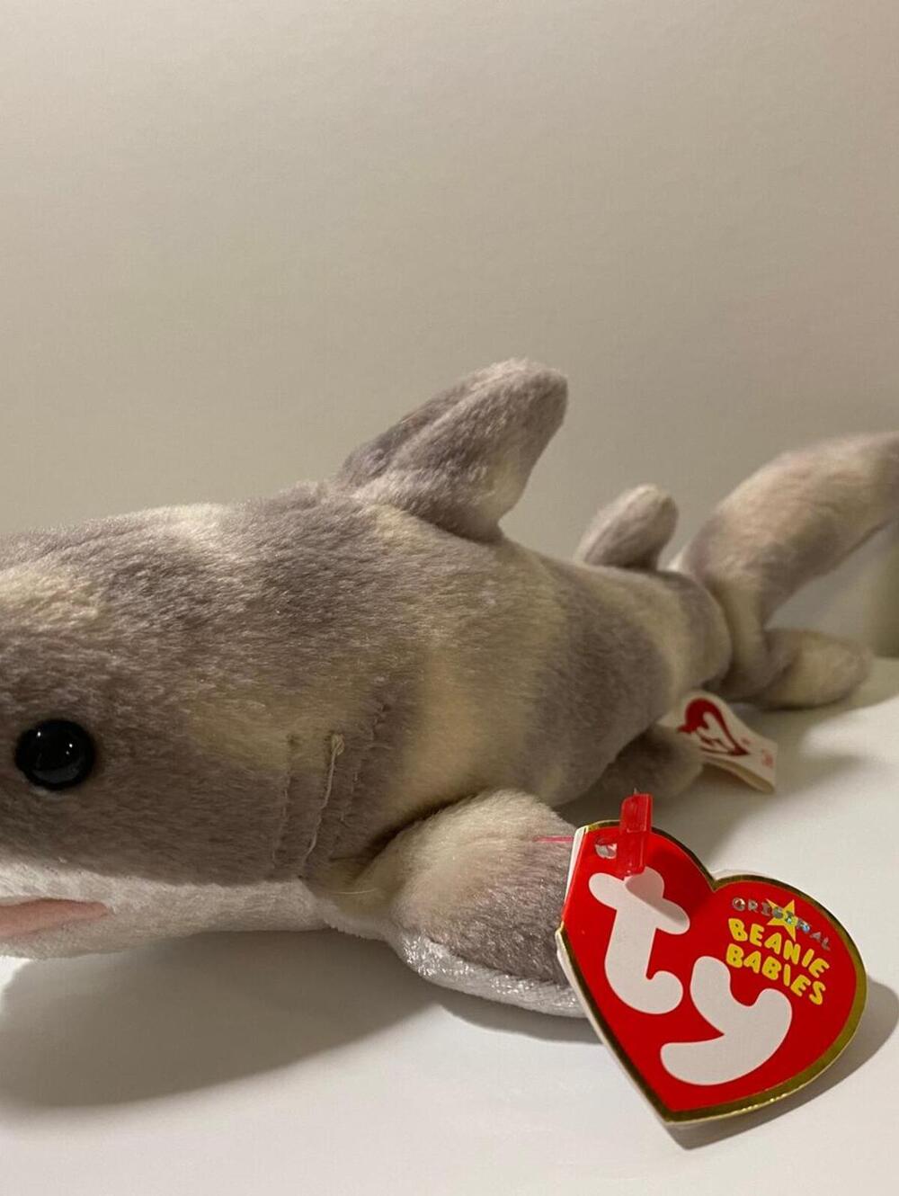 Ty Beanie Baby “Finn” the Grey Shark *Rare* (9 inch)